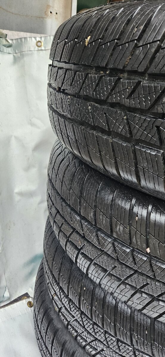 Zimné pneumatiky 235/65 r17 xl