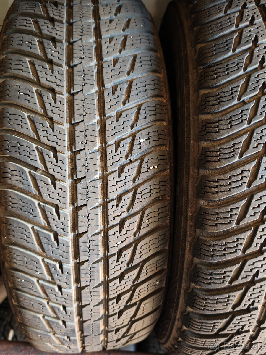 215/65r17 zimné Nokian