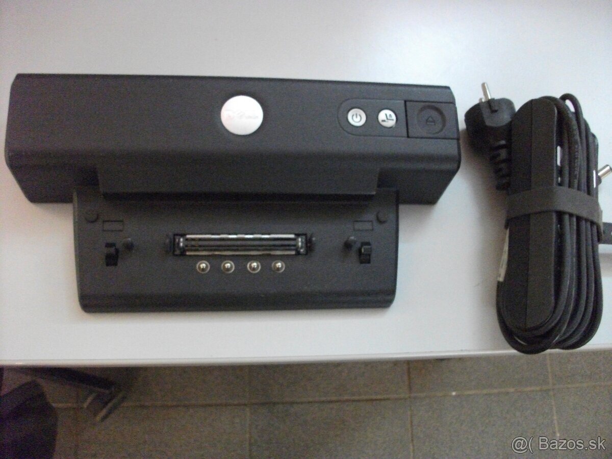 Predám novú dokovaciu stanicu DELL s adaptérom.