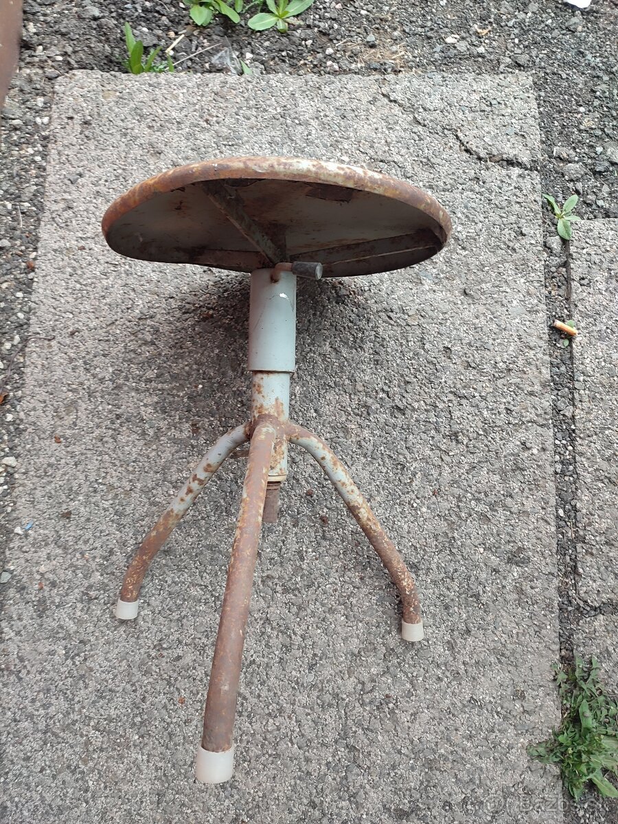 otočné stoličky