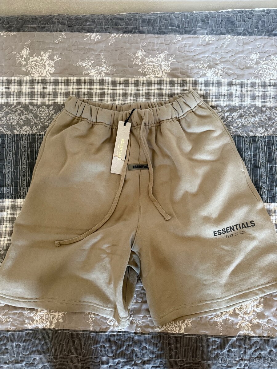 Predám Essentials Kraťasy