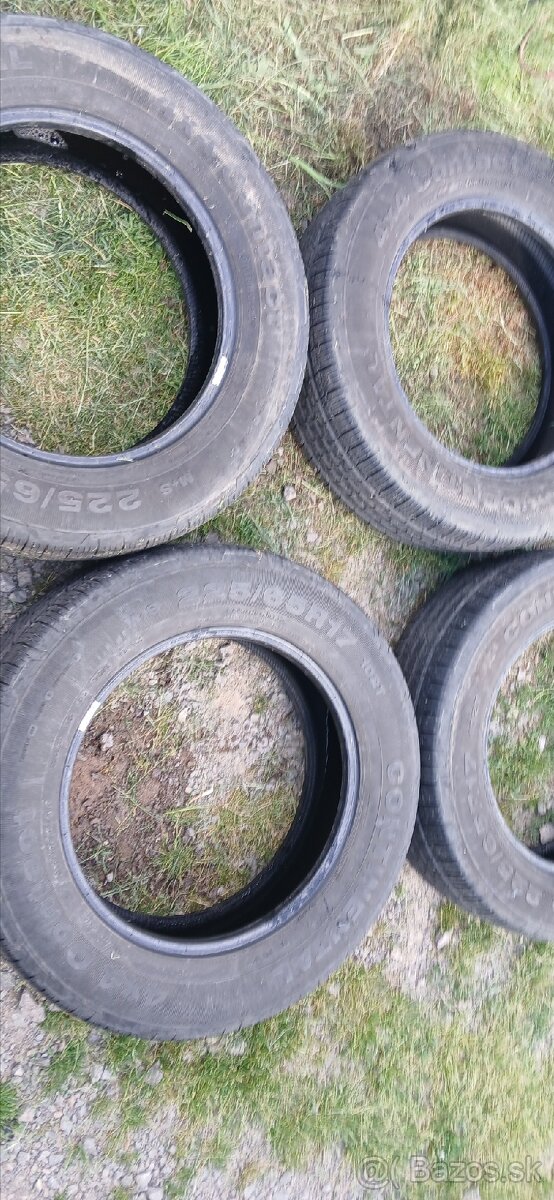 225/65R17 102T