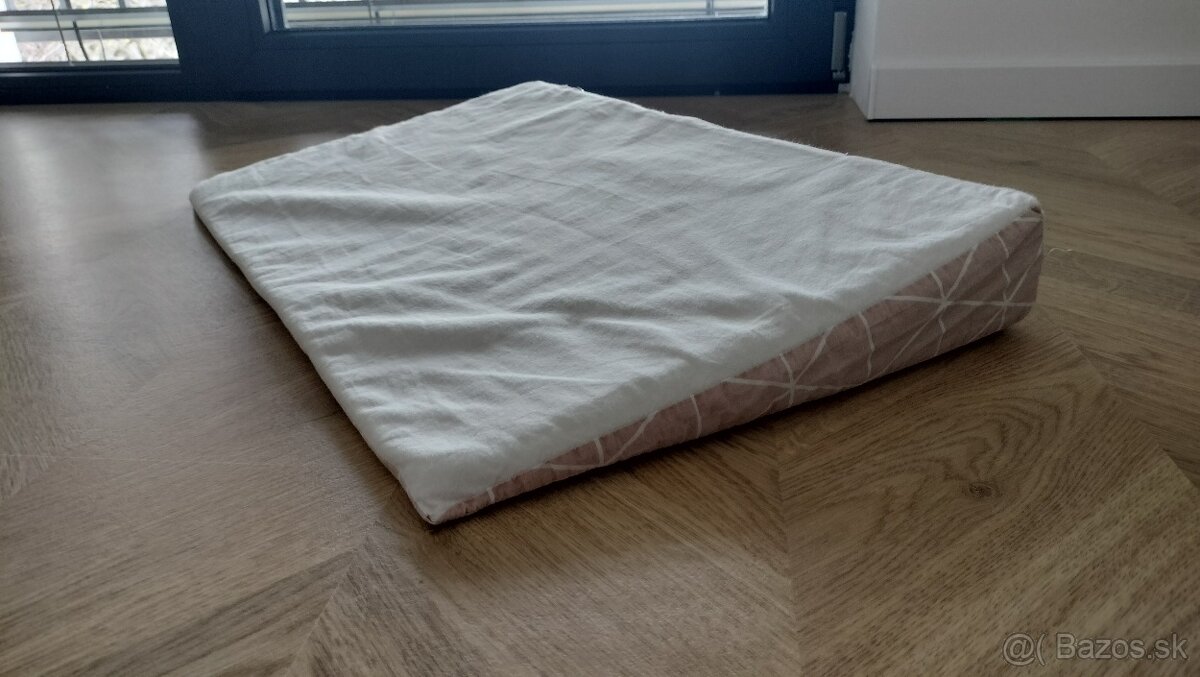 antikolikový vankúš pre bábätká