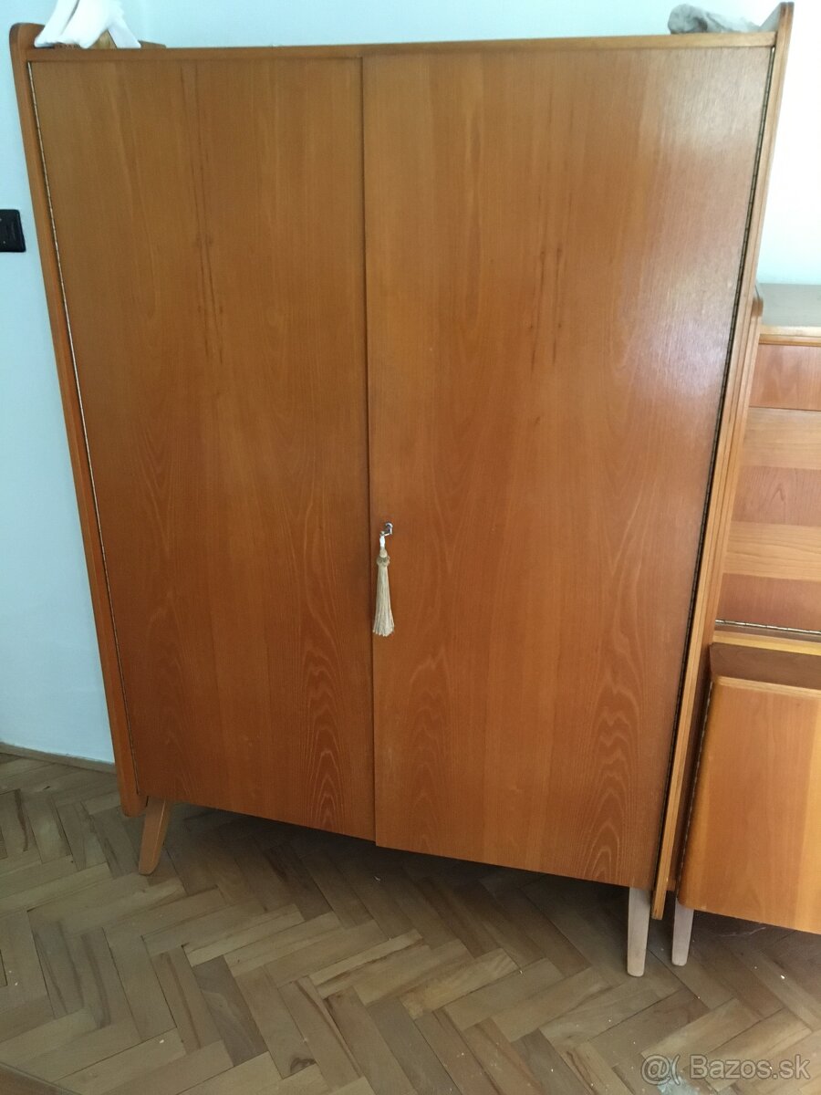 predam retro skrina 10euro