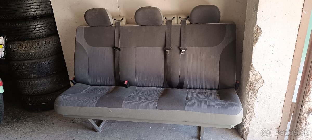 Predam 3 sedacka lavica Renault Trafic, Opel vivaro 2005
