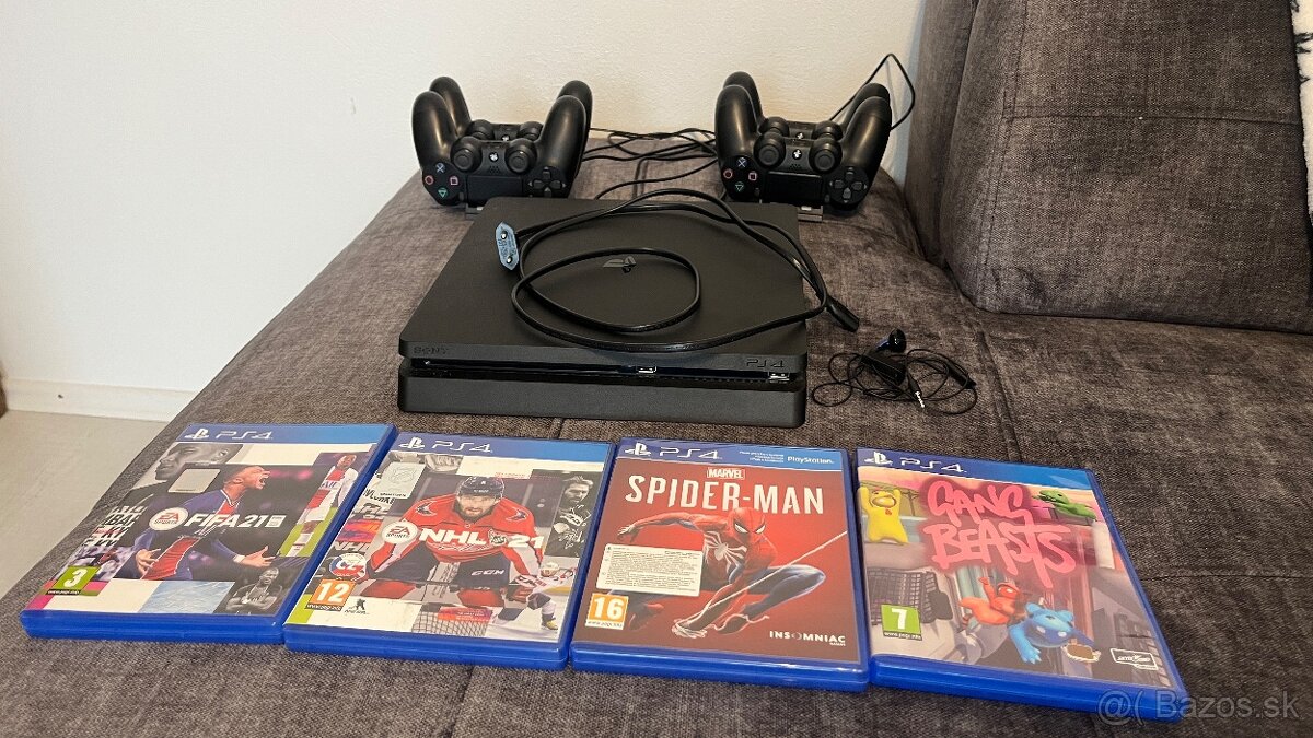 Playstation 4 + 4 ovládače + nabíjacie stanice + 4 hry