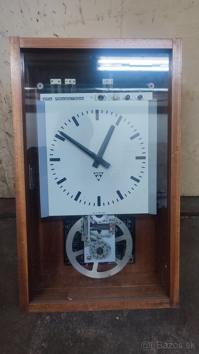 Matične hodiny PRAGOTRON