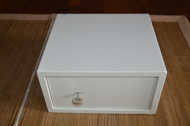 predam tazky, masivny trezor