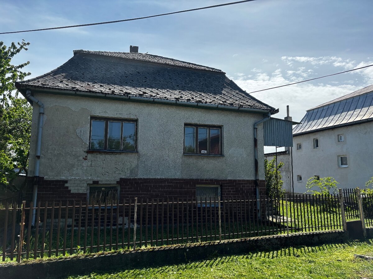 MALÝ HORES-rodinný dom-podpivničený