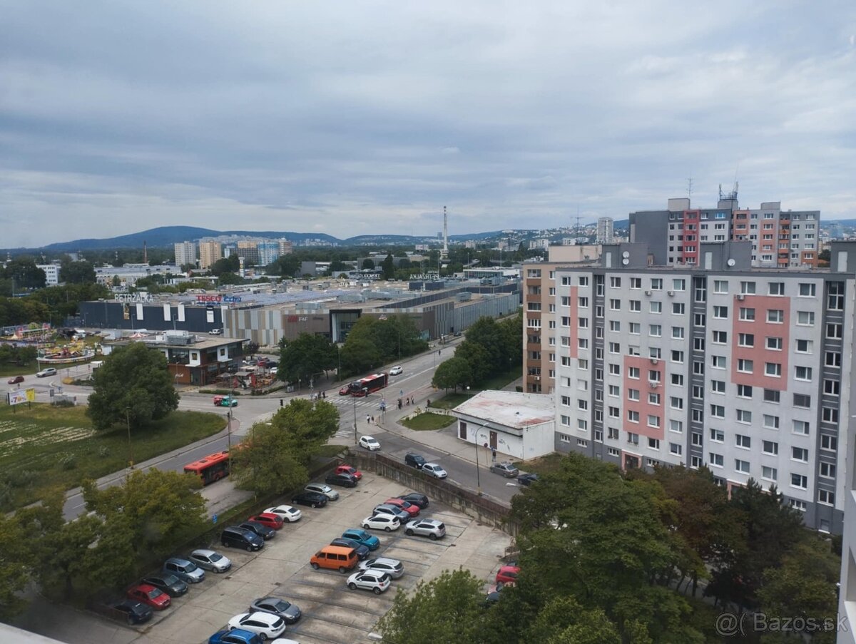 Na prenajom 3 izbový byt v Petržalke