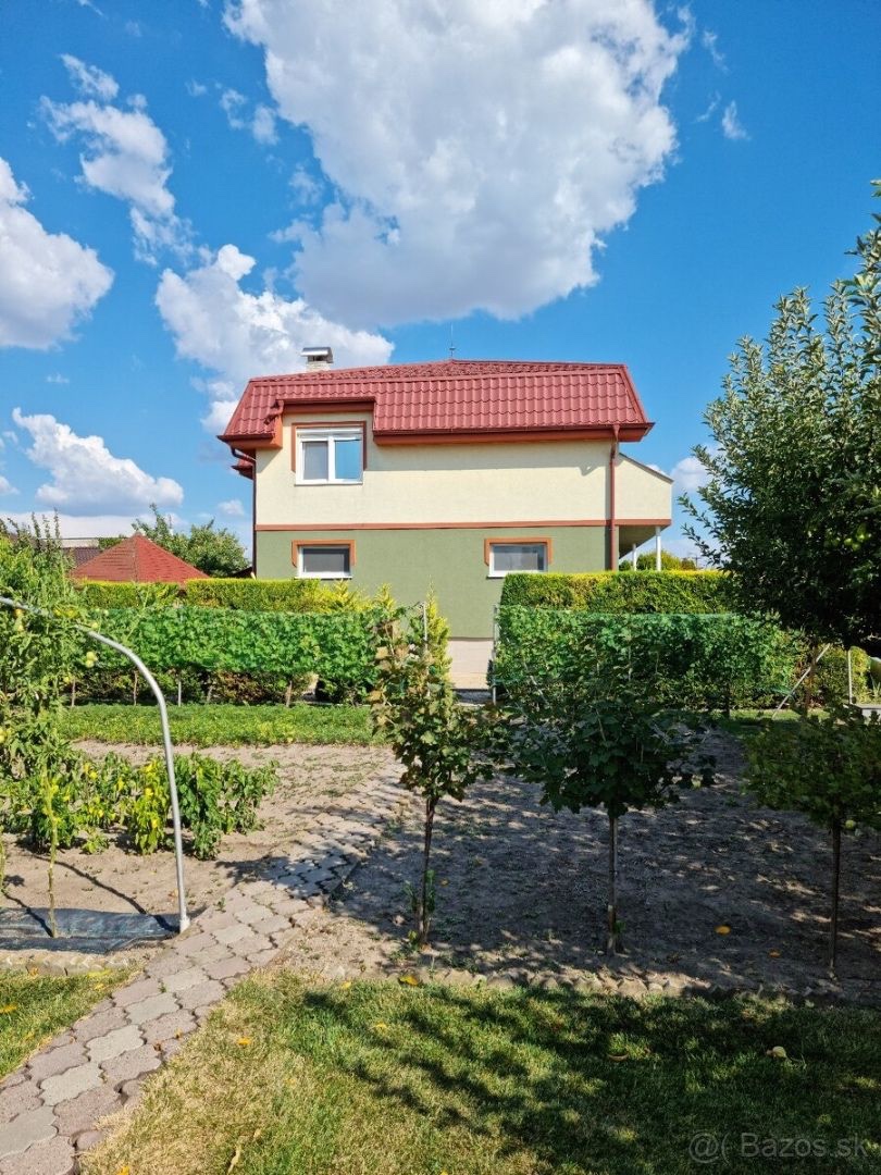 Na predaj poschodový RD, Šurany