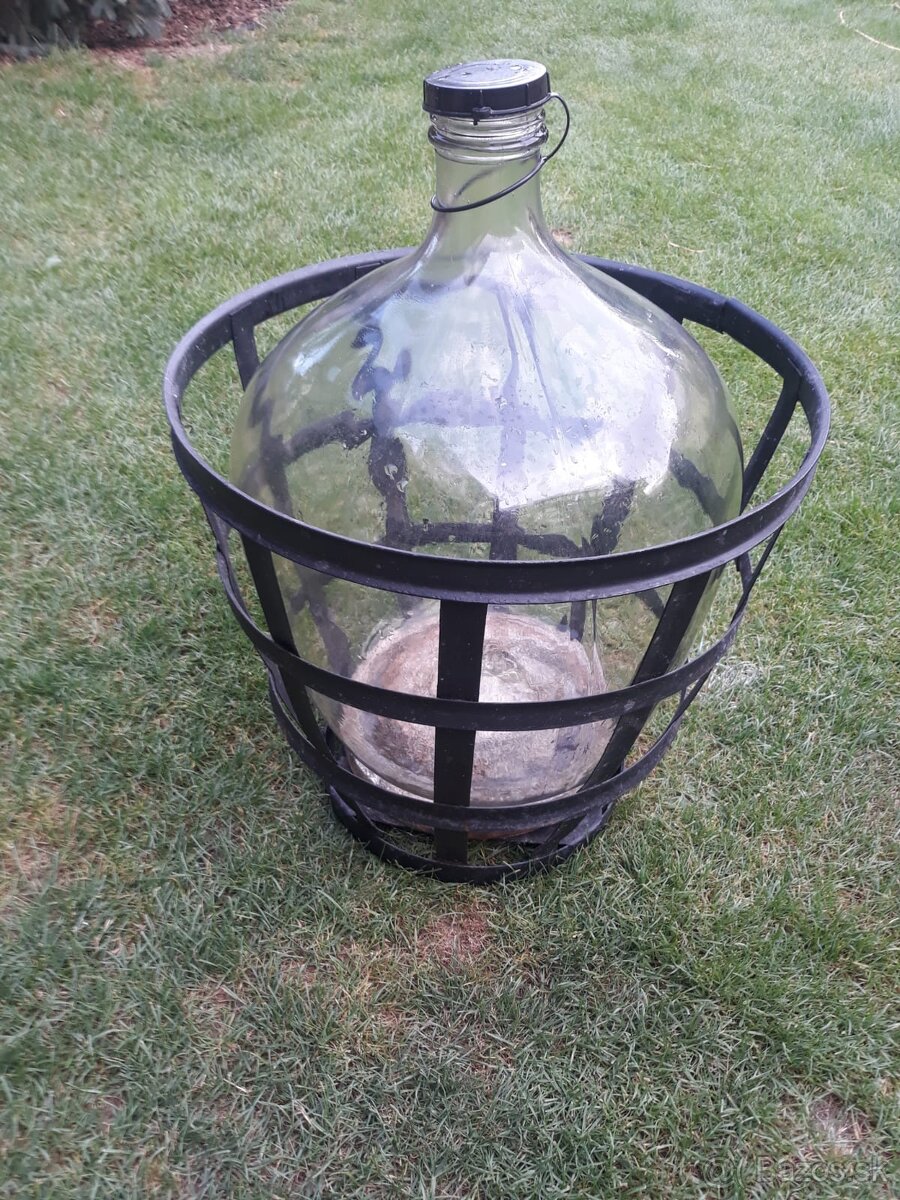 Predám fľaše na víno s renovovaný košom