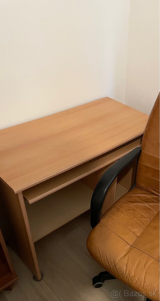 Darujem kancelarsku stoličku a stolík