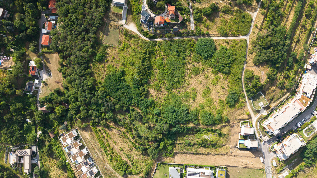 Na predaj investičný pozemok 2533 m2 - Bratislava, Koliba