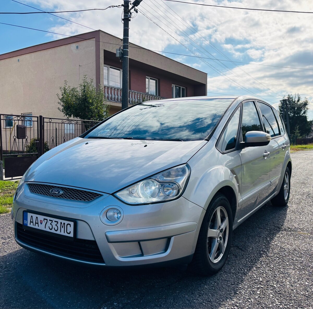 Ford S-MAX 2.0 TDCi 103 kW Titanium – automat