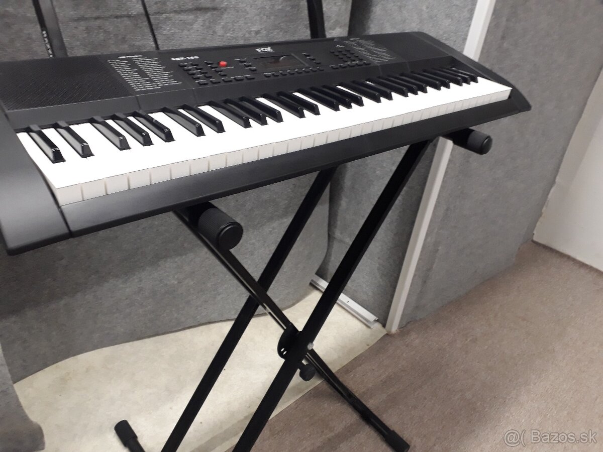 Keyboard s dynamikou úderu (stojan na kláves)