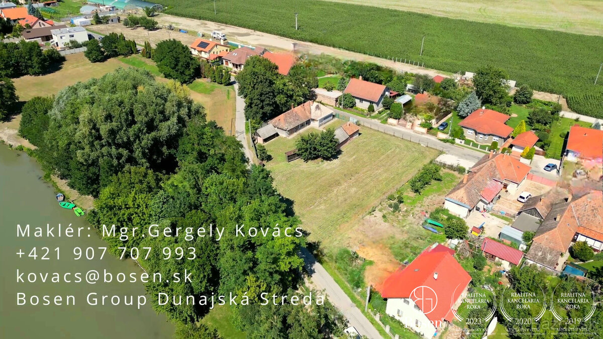 BOSEN | Na predaj jedinečný pozemok priamo na brehu Malého D