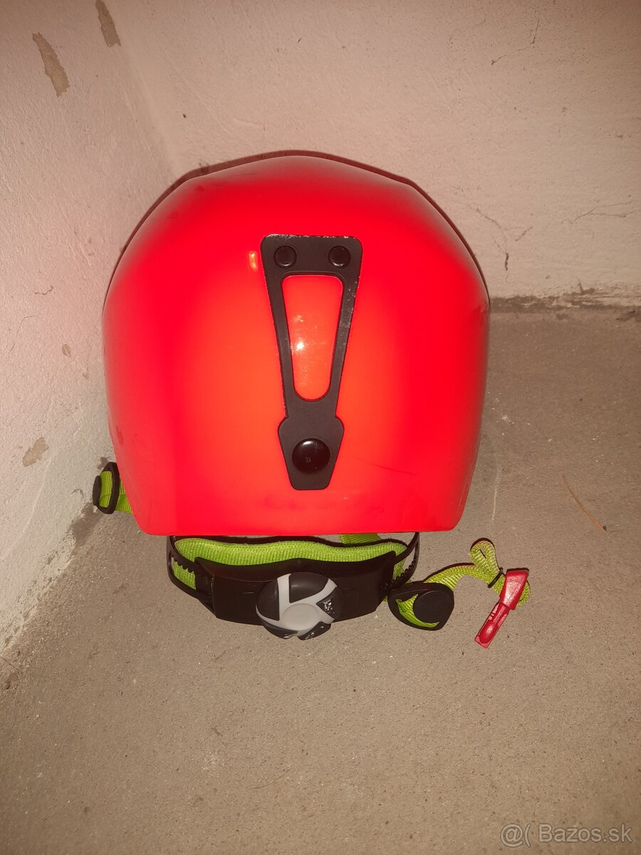 Na predaj detská lyžiarska prilba