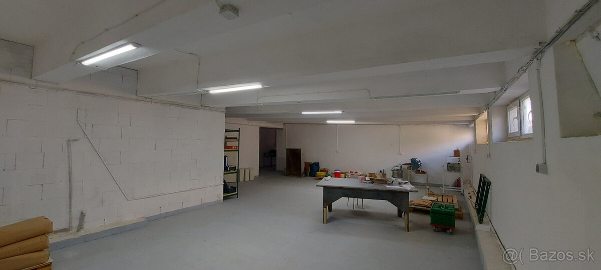 Kompaktné skladovacie priestory 100 m2 s rampou