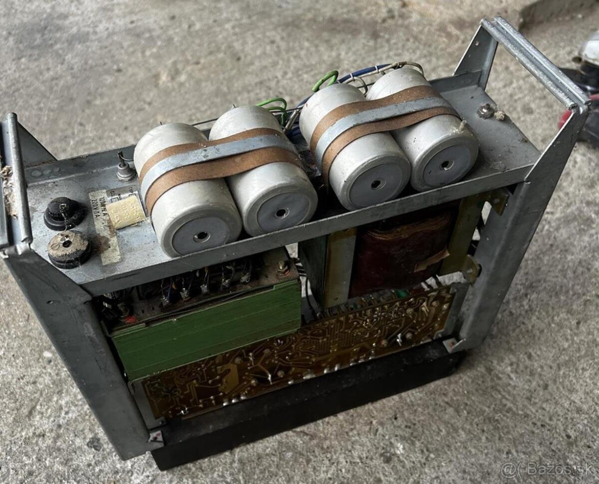 ADJ-637 koncový stupeň Tesla