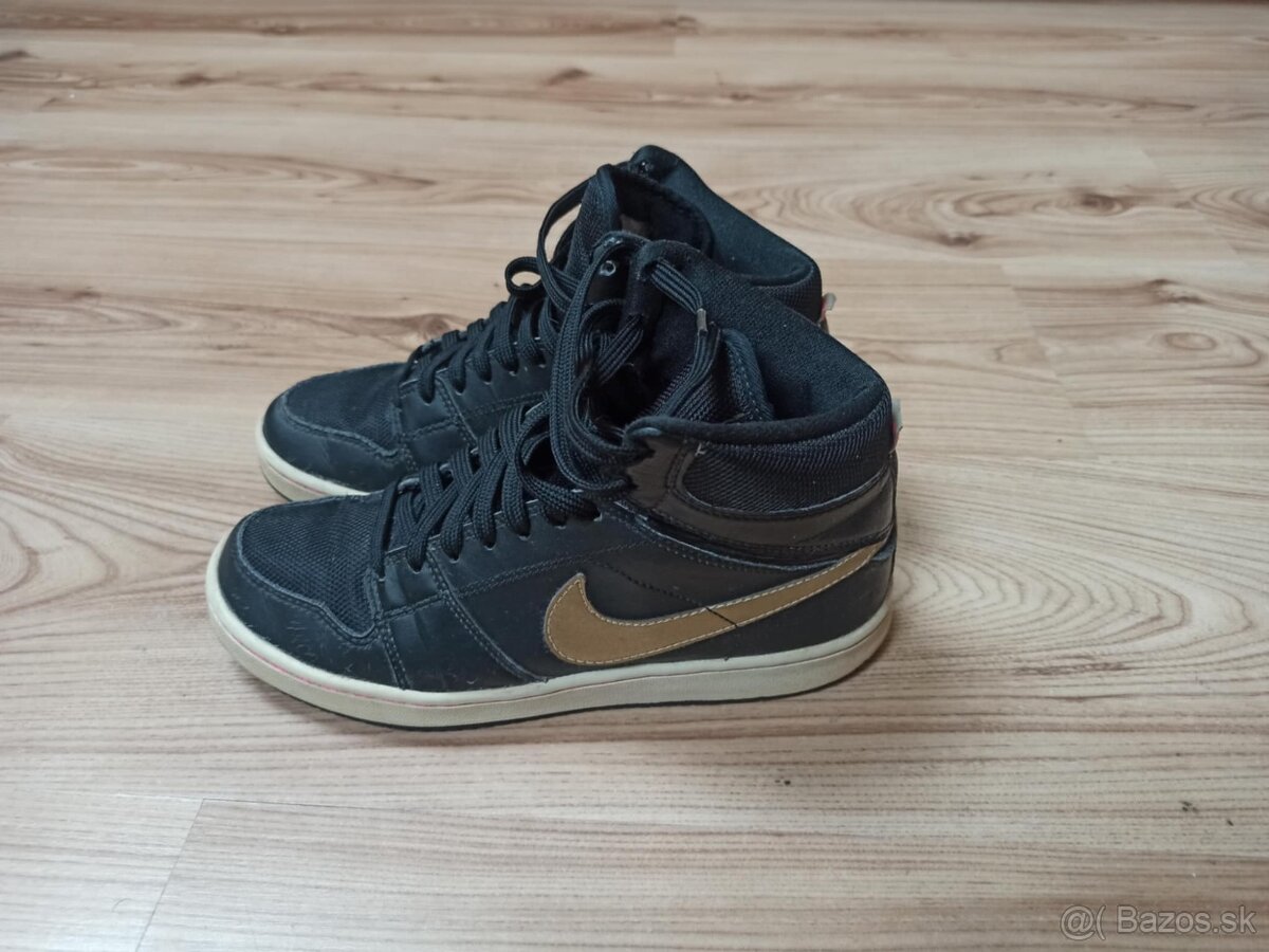 botasky NIKE 36