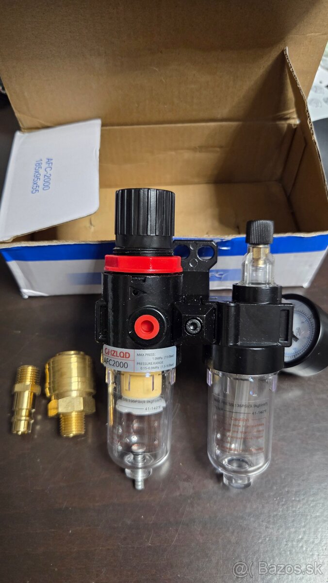 Odkalovač s manometrom, regulátorom a primazávaním