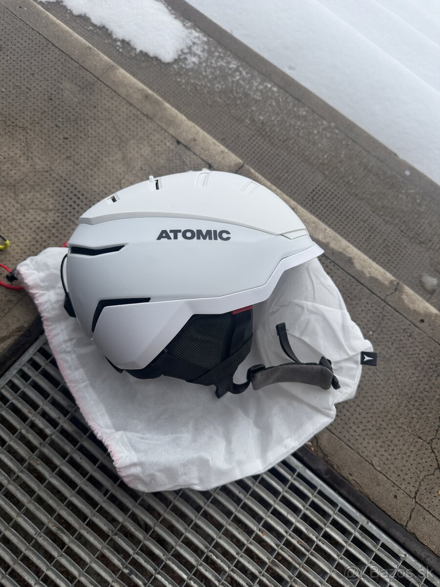 Dánska lyžiarska helma Atomic M