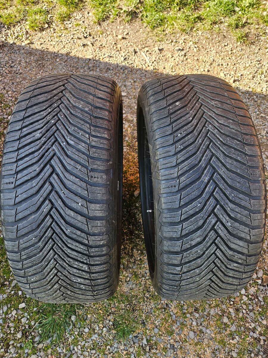 235/45 R18
