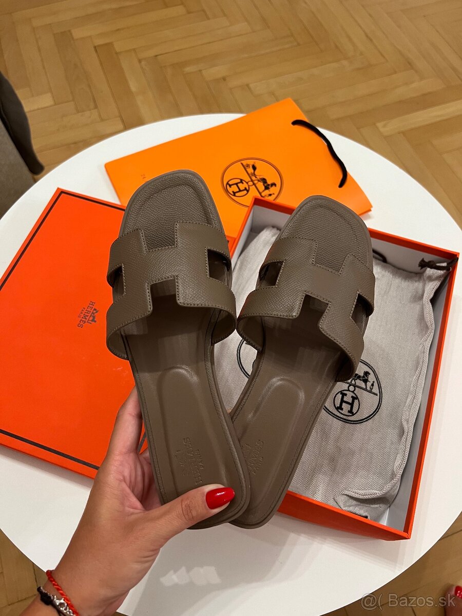 HERMES khaki šľapky v komplet balení