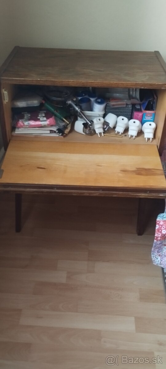 Televízny stolík