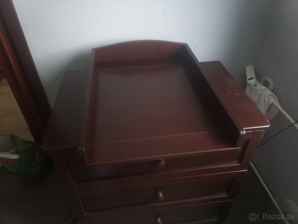Predám prebaľovací pult a komodu
