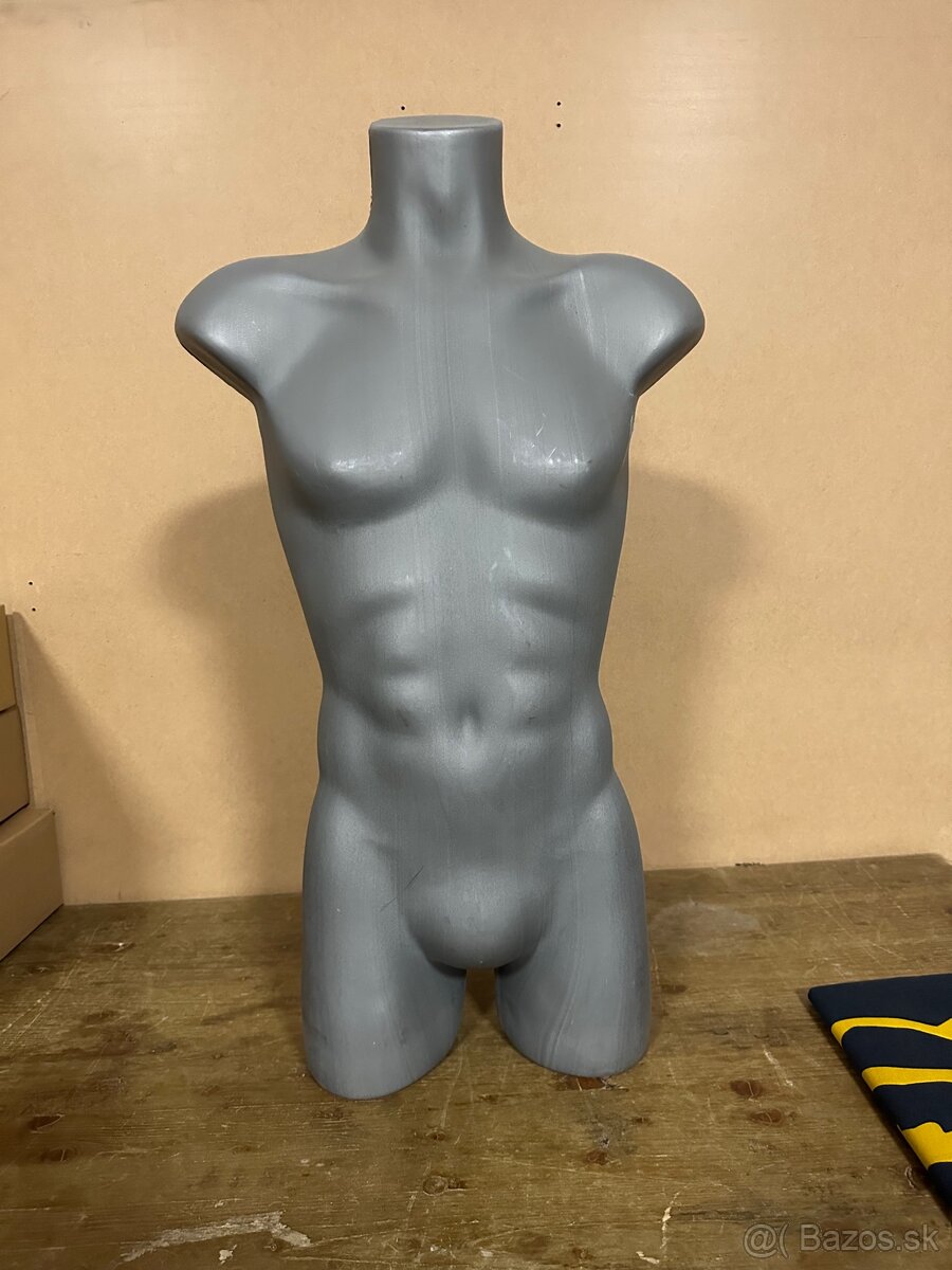plastová mužská figurína