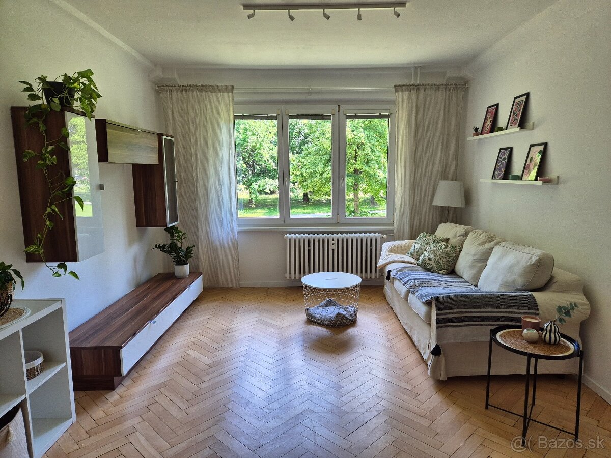 Svetlý zariadený 2i byt po rekonštrukcii na Nivách