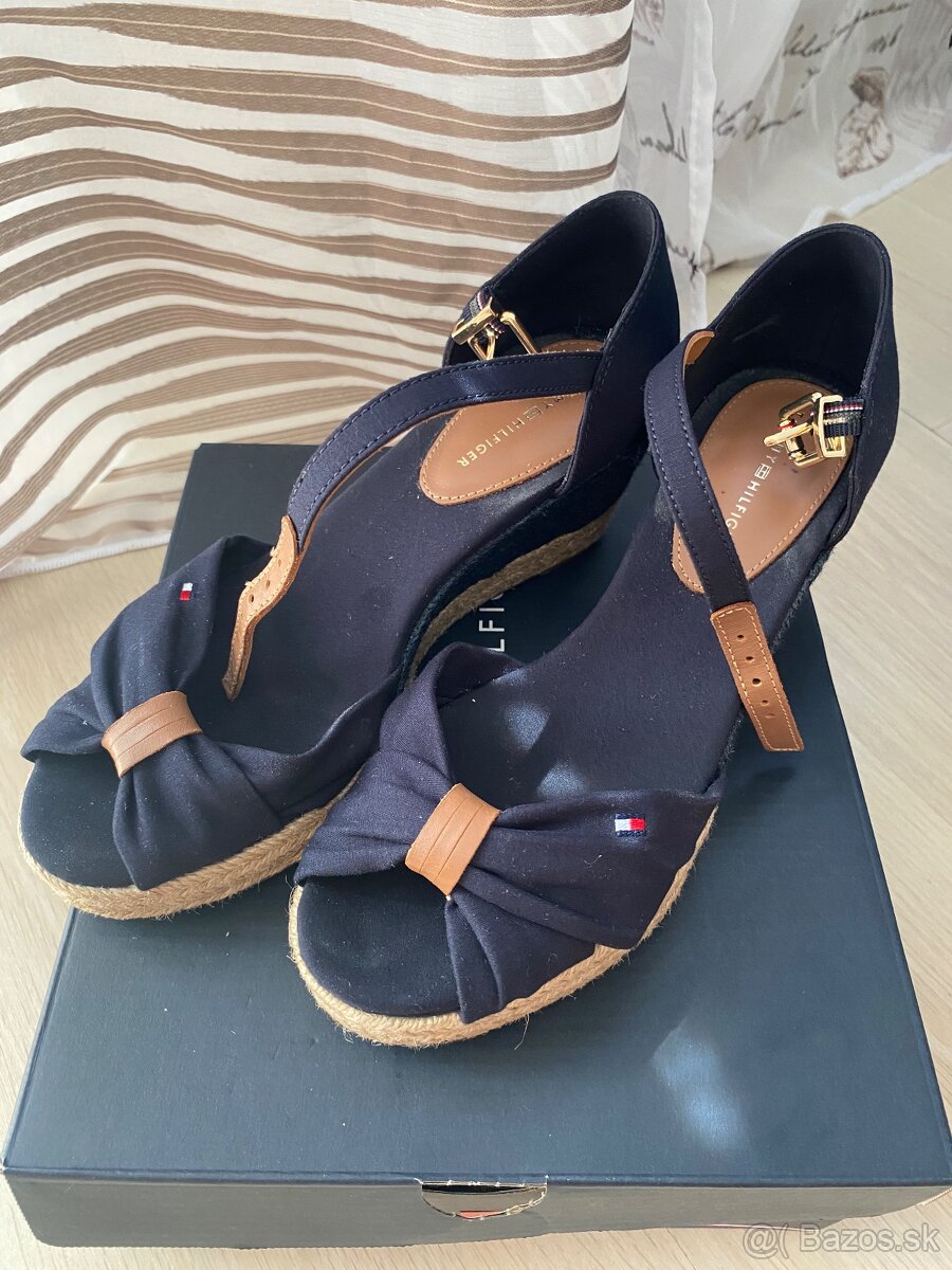 Predám Sandále Tommy Hilfiger NOVE