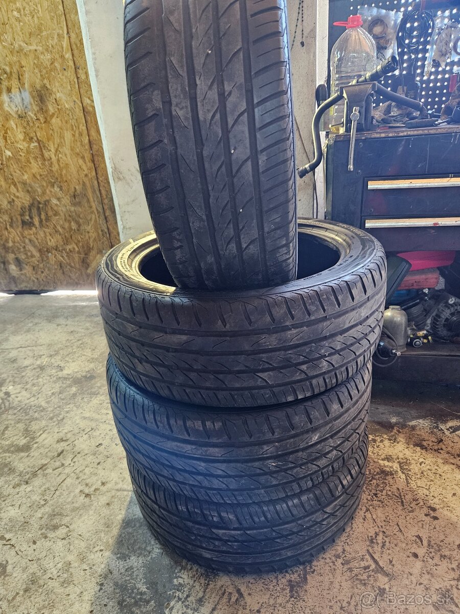 245/45 R19