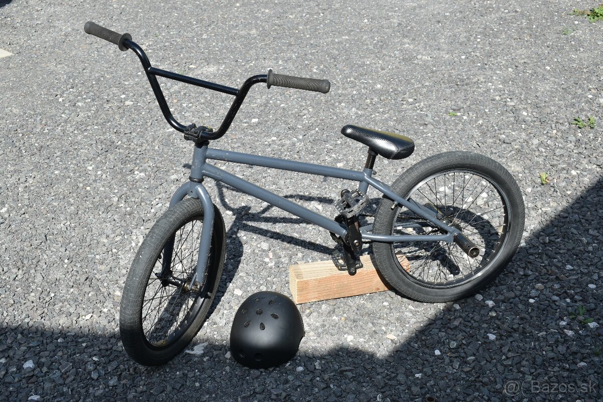 BMX BEFLY FLIP 2019 brakeless + prilba & pegy