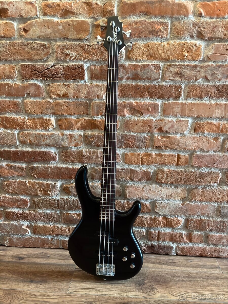 CORT Action Bass Plus