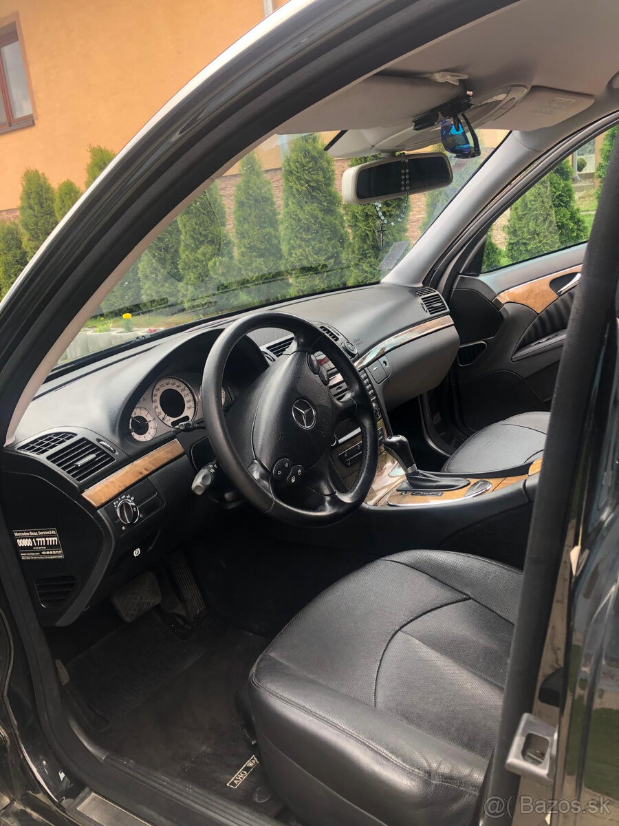 Mercedes Benz E350 W211