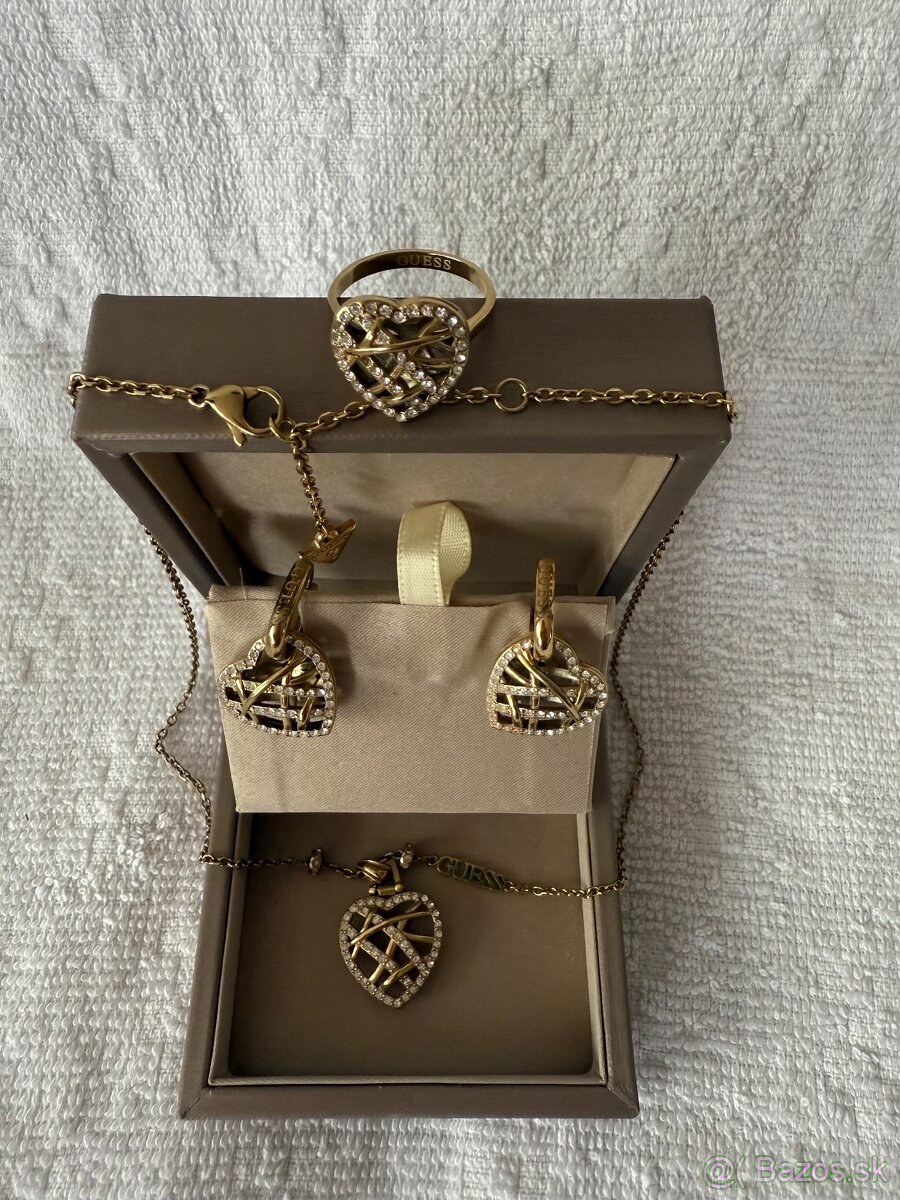 Dámsky doplnkový set Guess - srdce