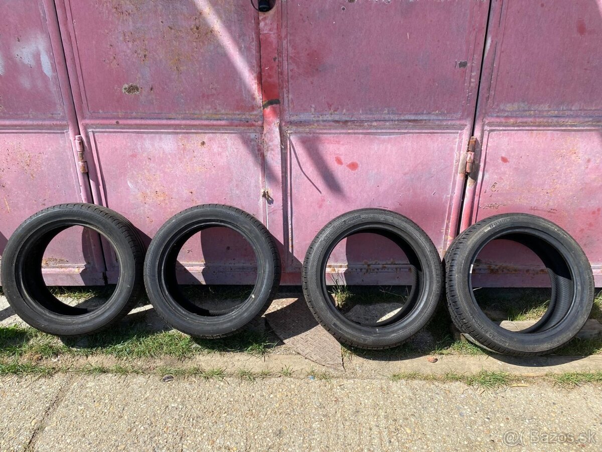 Pneu Bridgestone 245/45 R17 a pneu Barum 235/45 R18