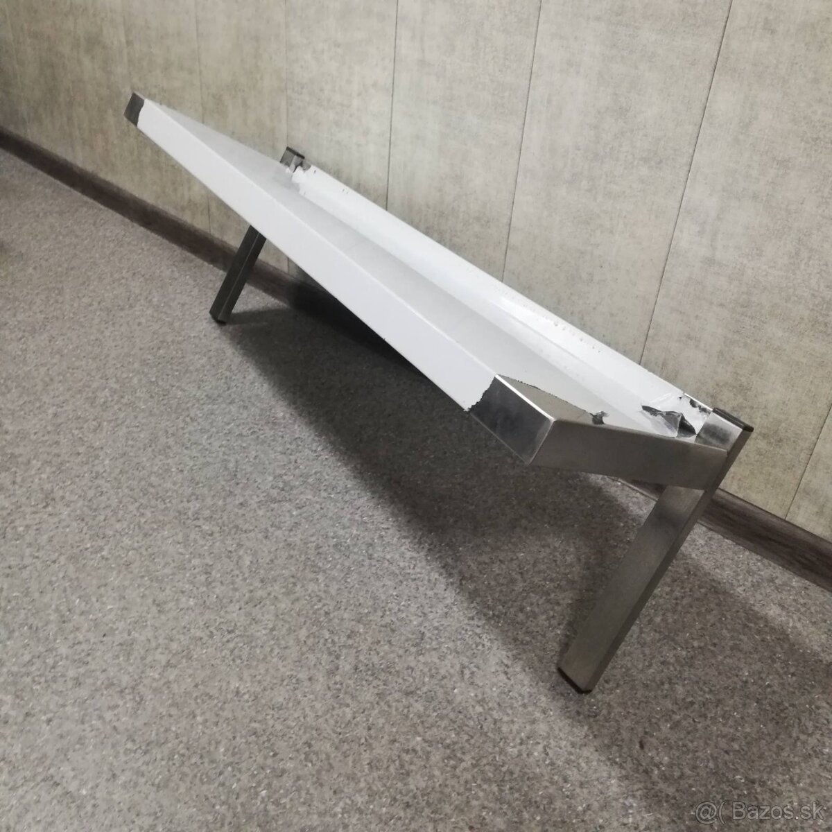 Nerezová nástenná polica jednoposchodová