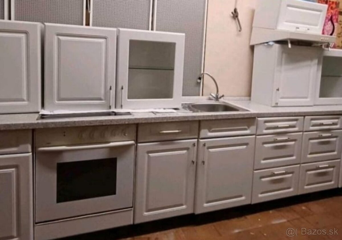 Krásná venkovská kuchyně se spotřebiči,5456