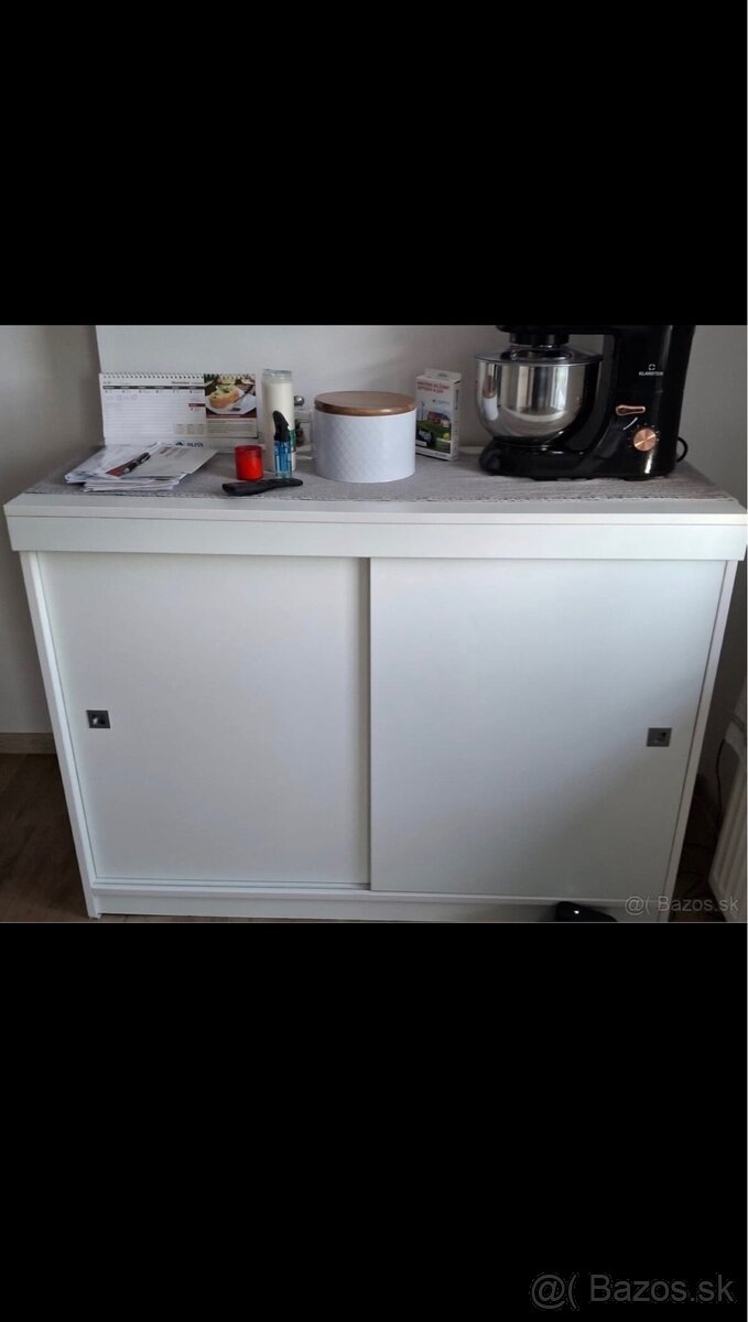 Predám na mieru stavanú komodu s úložným priestorom