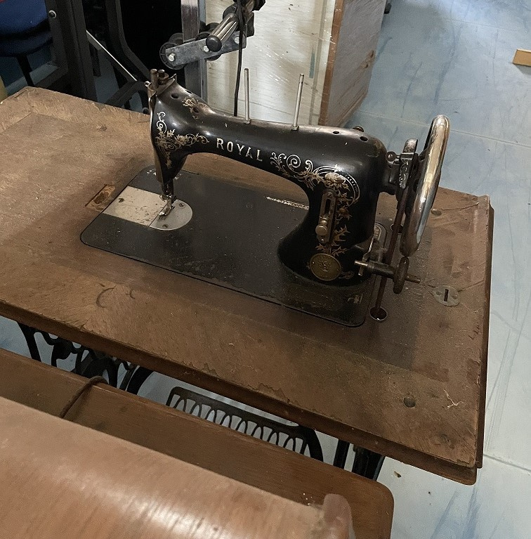Šijací stroj ROYAL, SINGER, BOBIN (aj jednotlivo)