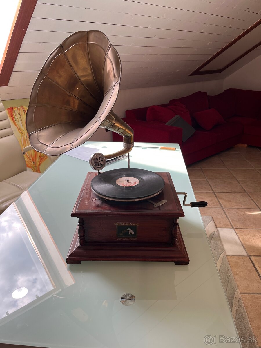 Gramofón “His Masters Voice”