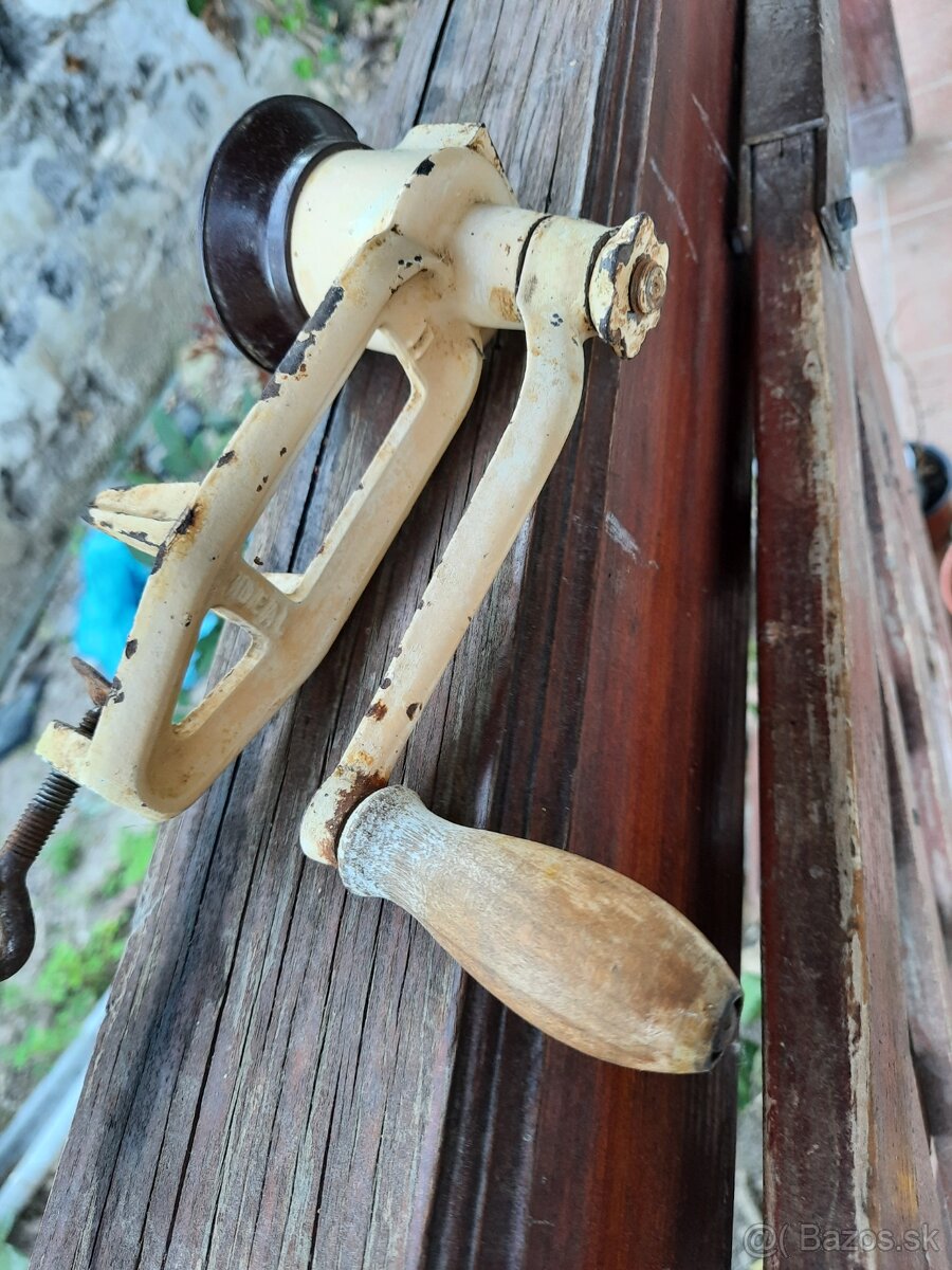 Mlynček na mak.
