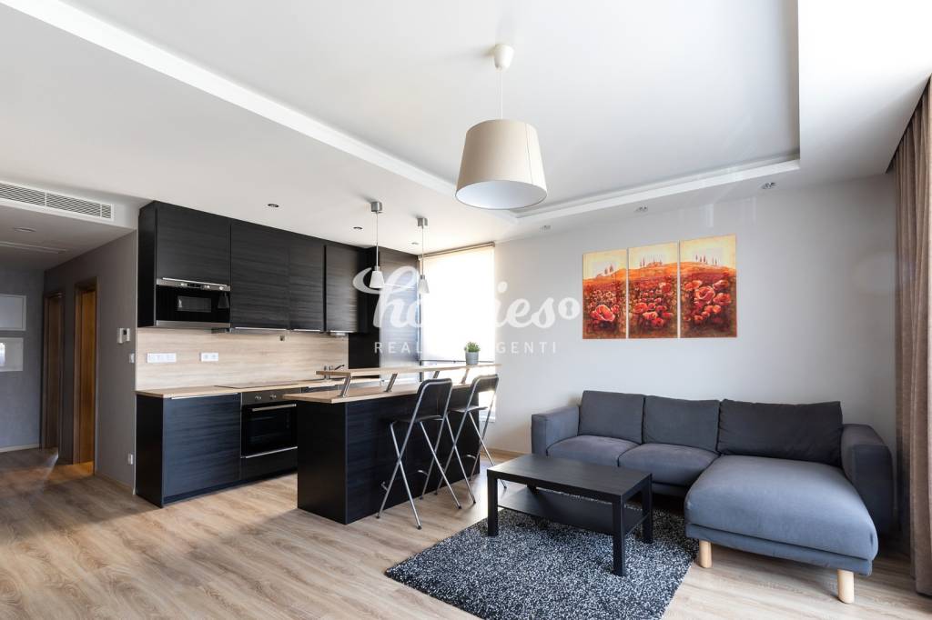PRENÁJOM luxusný 3 izbový byt s garážou, Nitra - Centrum