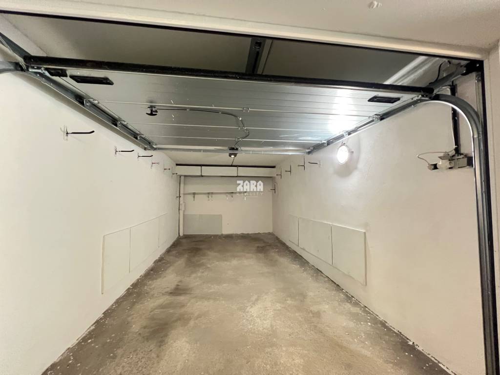 Západ -Terasa - ul. Idánska, 18 m². GARÁŽ.Elektronická brána