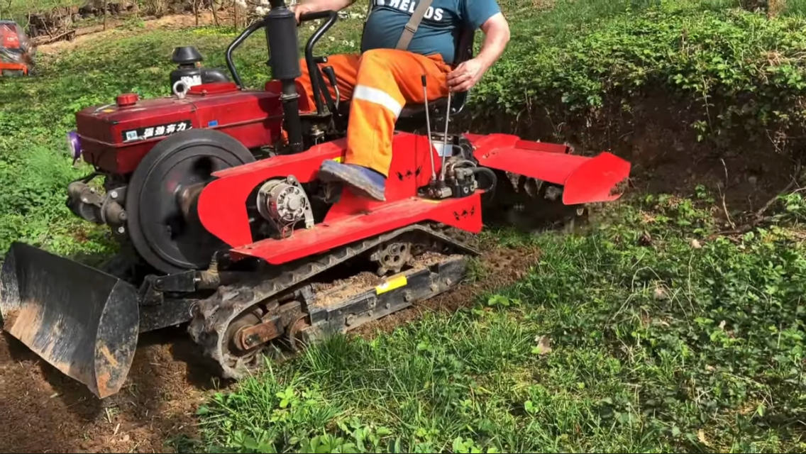 Pasovy traktor 25hp