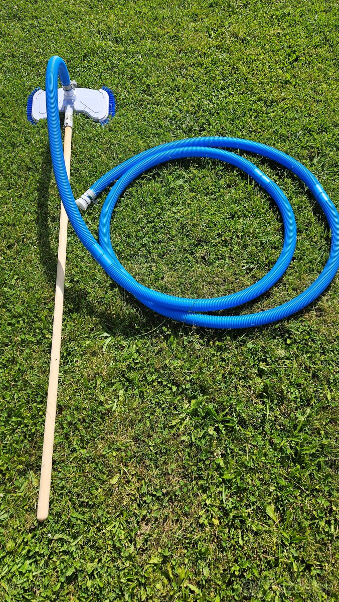 Bazénový vysavac s hadicou